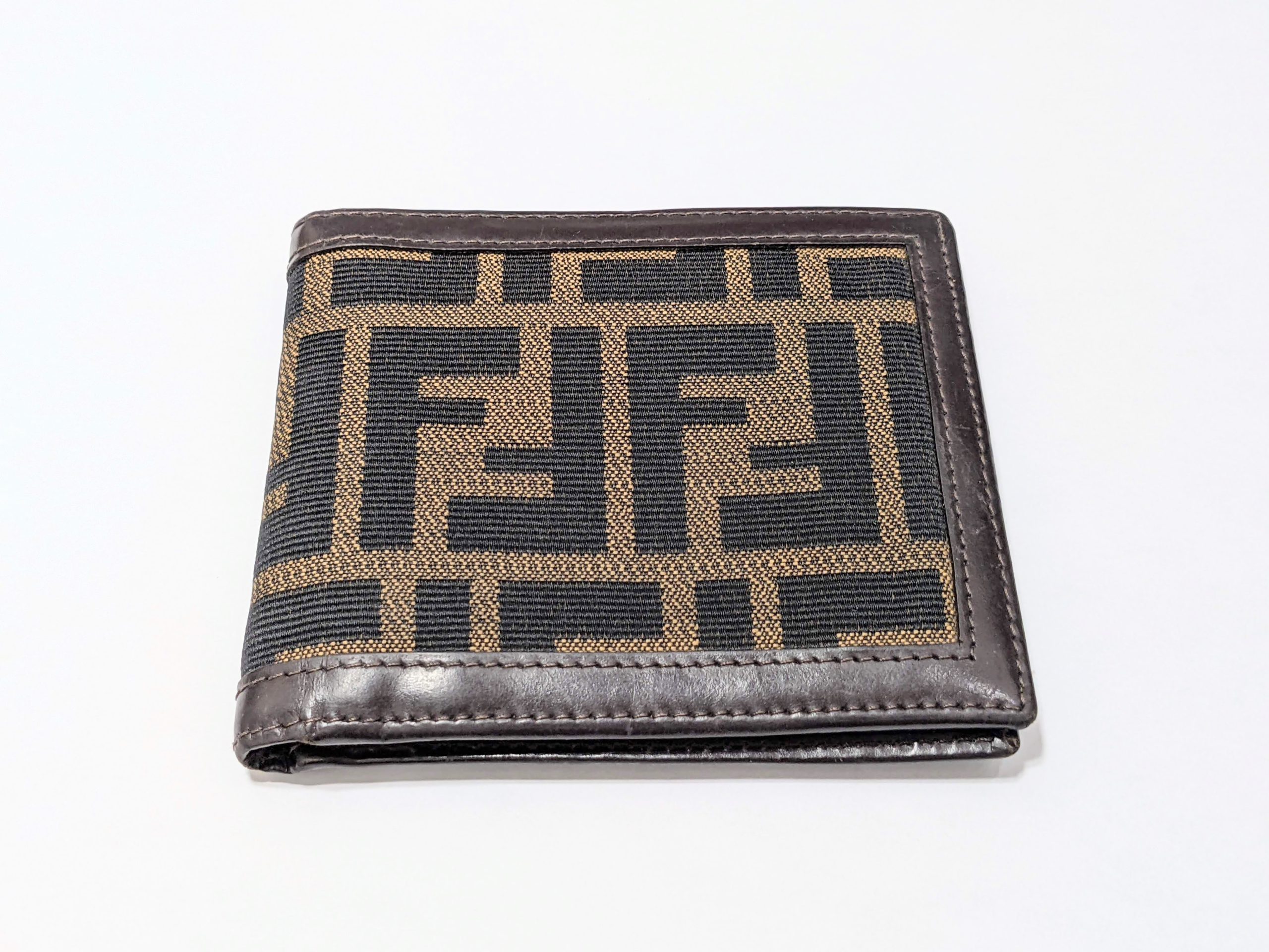 FENDI,フェンディ,二つ折り財布